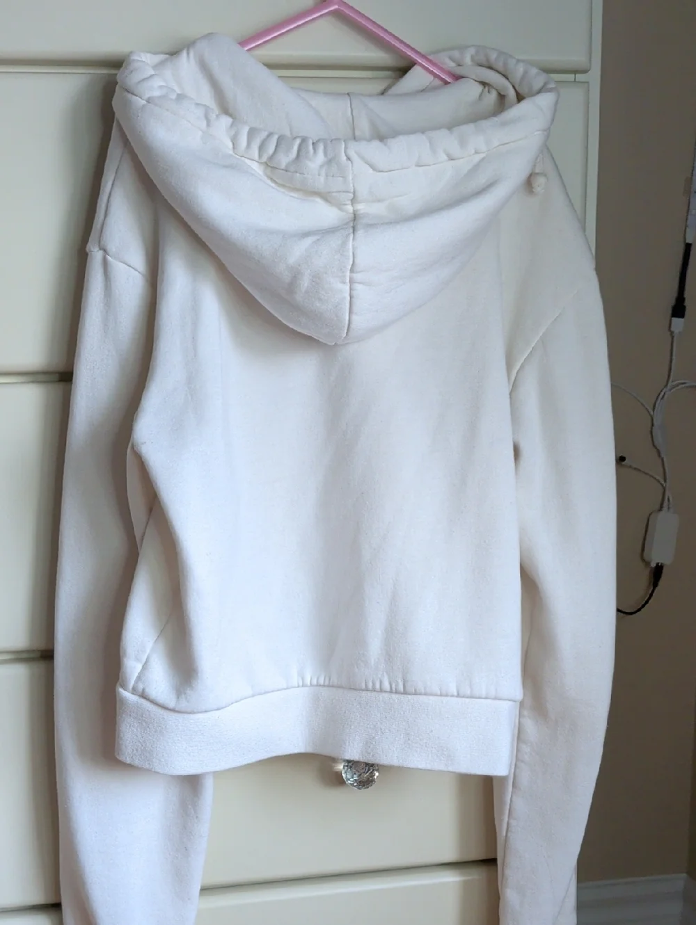 H&M Cropped Zip-Up Hoodie in Cream - Picture 3 of 7
